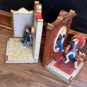 Vintage rare 2000 set of Hallmark Harry Potter Chamber of Secrets bookends
